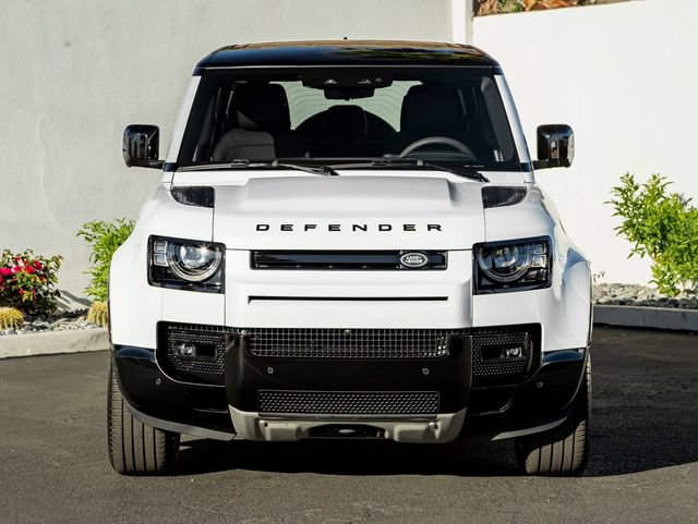 Certified 2023 Land Rover Defender 110 V8 AWD/4WD image 3