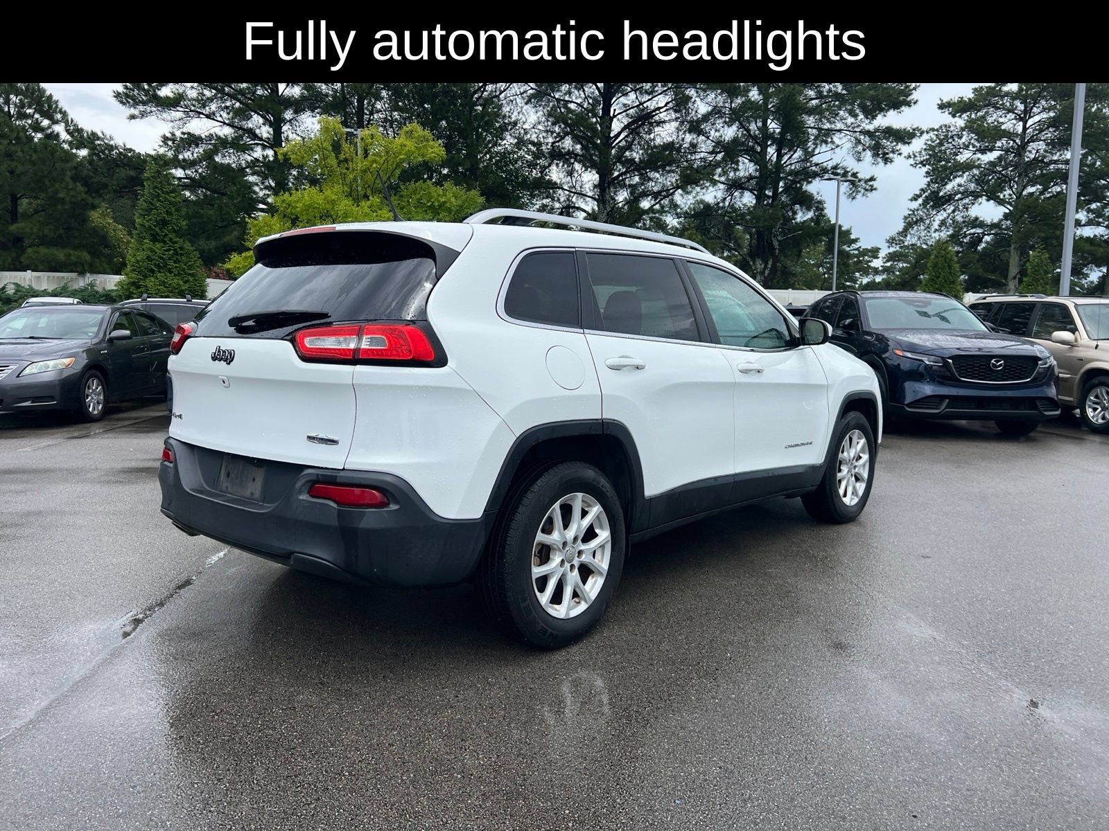 Used 2015 Jeep Cherokee Latitude w/ Cold Weather Group AWD/4WD image 8