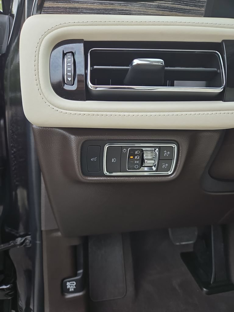 Used 2022 Lincoln Aviator Black Label w/ Dynamic Handling Package AWD/4WD image 16