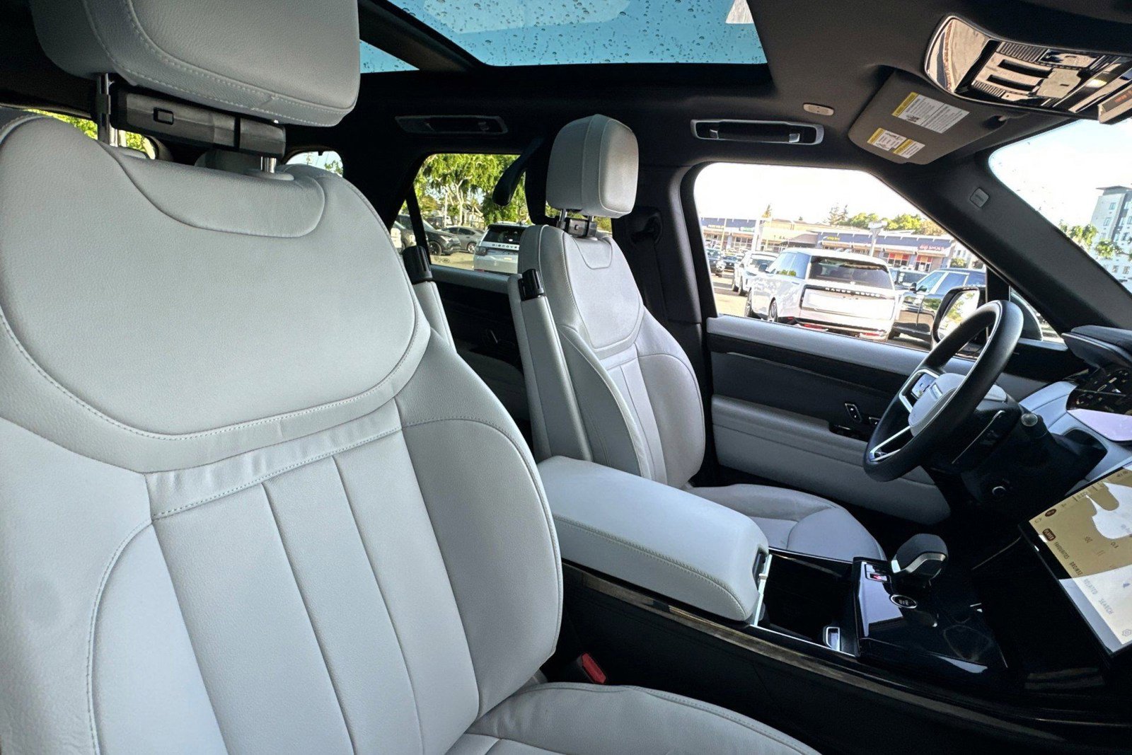Certified 2025 Land Rover Range Rover Sport image 33