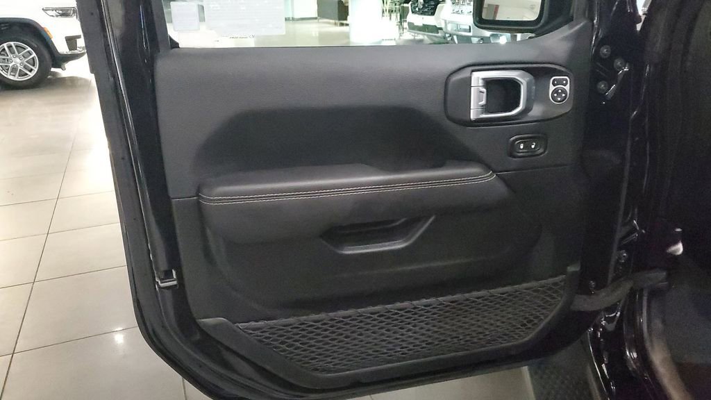 Used 2022 Jeep Wrangler Unlimited Sahara w/ Cold Weather Group image 21