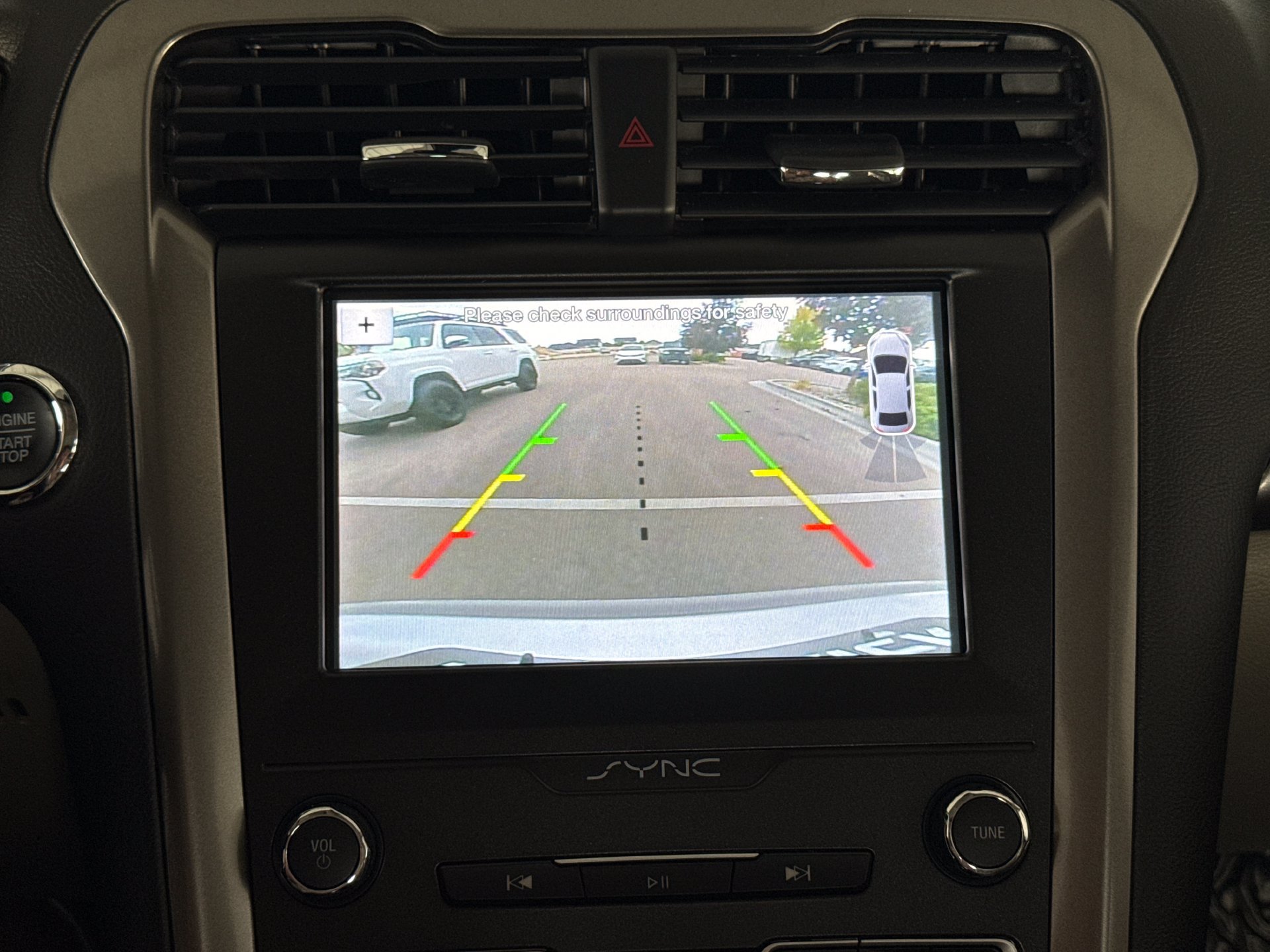 Used 2019 Ford Fusion SE FWD image 11