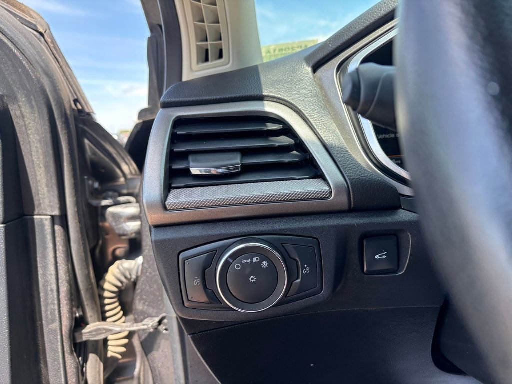 Used 2020 Ford Fusion SE FWD image 24