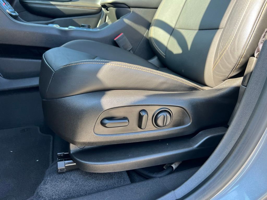 Used 2021 GMC Terrain SLT w/ Elevation Edition image 14