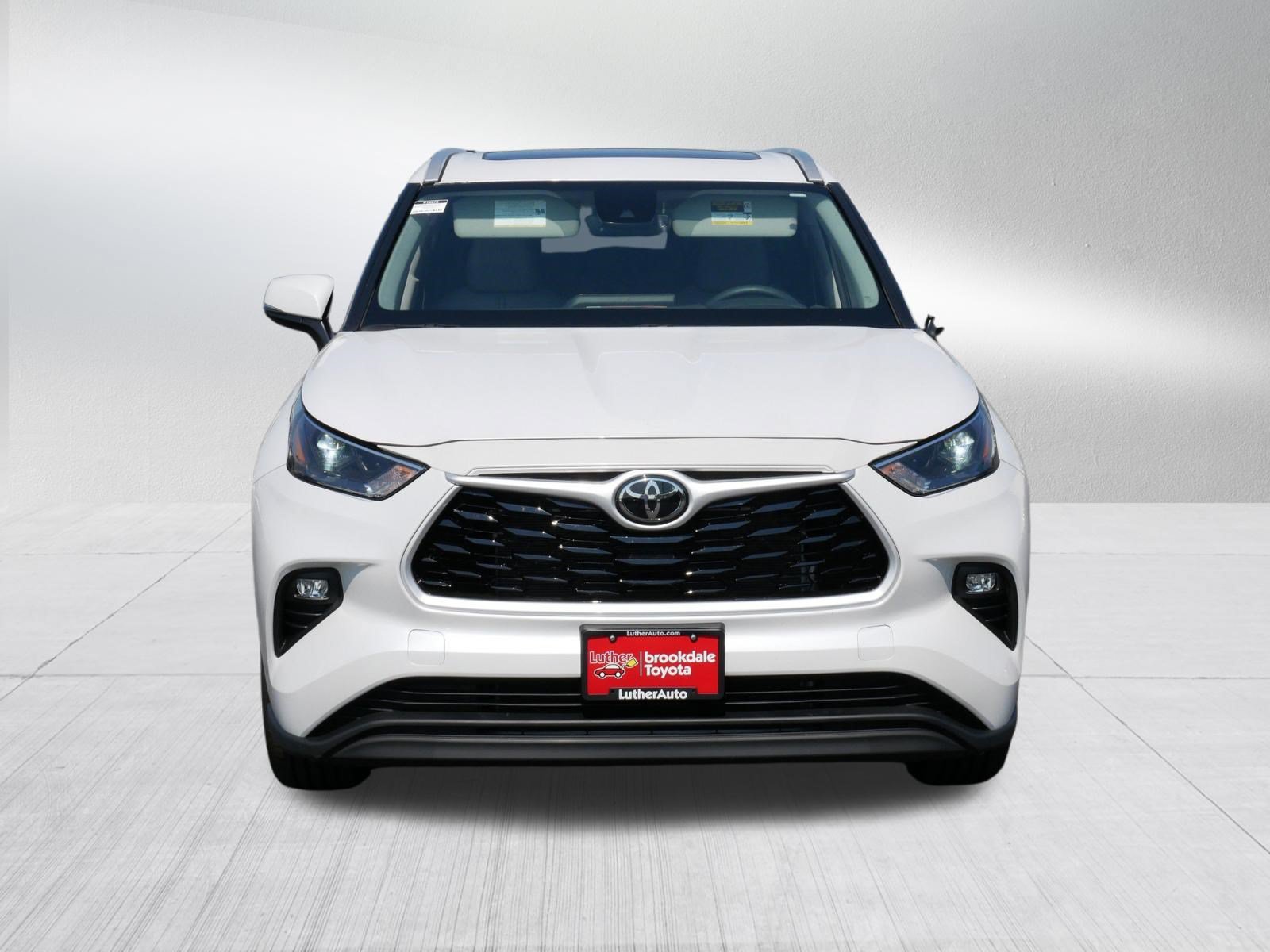 Certified 2026 Toyota Highlander XLE AWD/4WD image 2