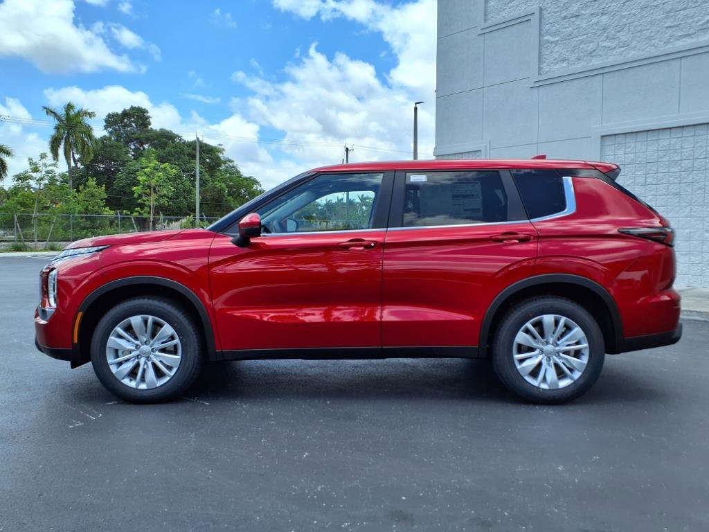 New 2025 Mitsubishi Outlander ES image 2