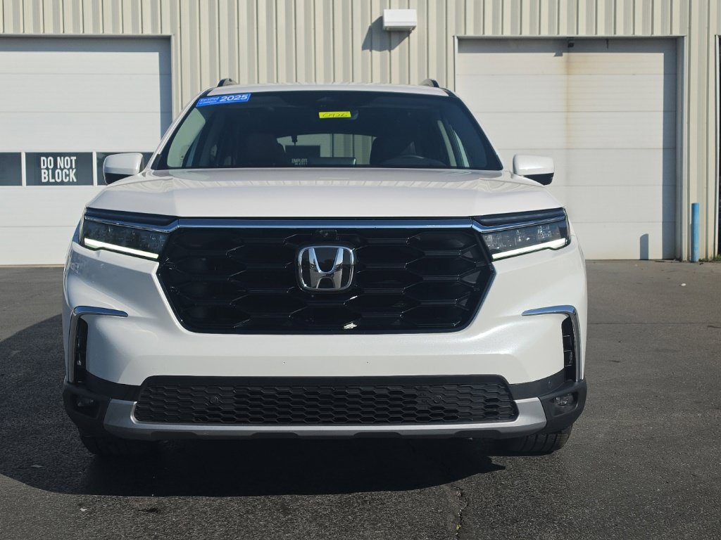 Certified 2025 Honda Pilot Elite image 2