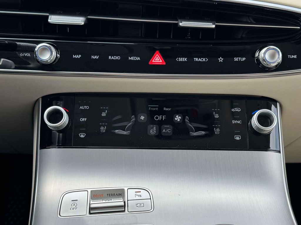 New 2026 Genesis GV70 2.5T Advanced AWD/4WD image 28