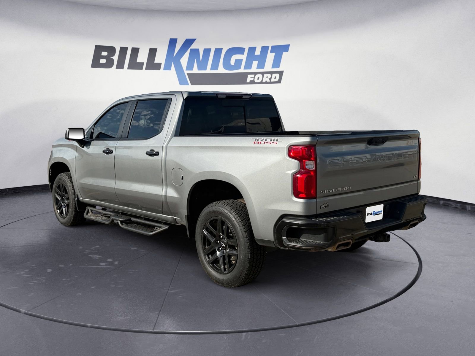 Used 2025 Chevrolet Silverado 1500 LT Trail Boss w/ Convenience Package II image 3