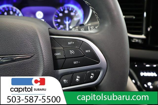 Used 2023 Chrysler Pacifica Touring-L image 19