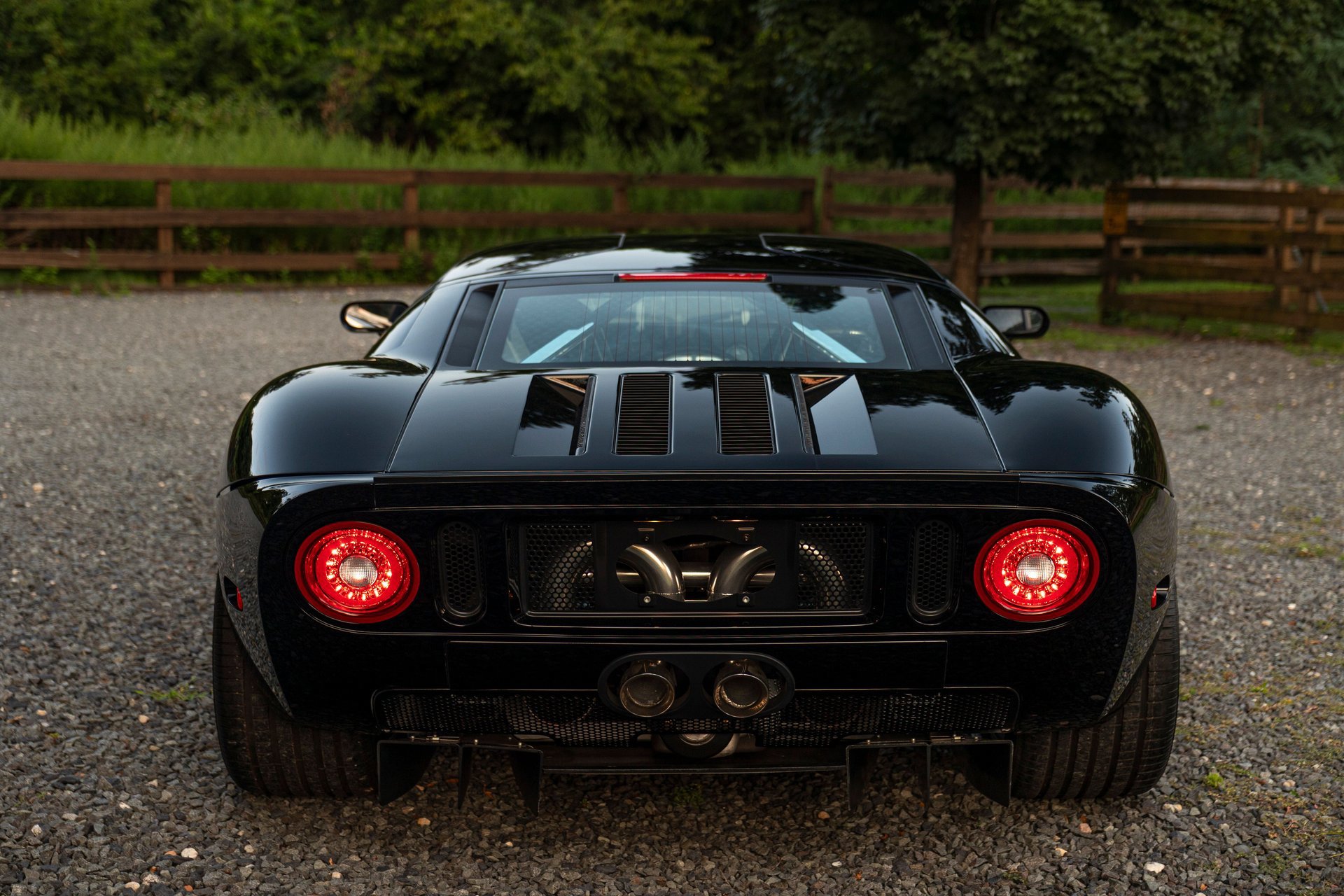Used 2006 Ford GT RWD image 19
