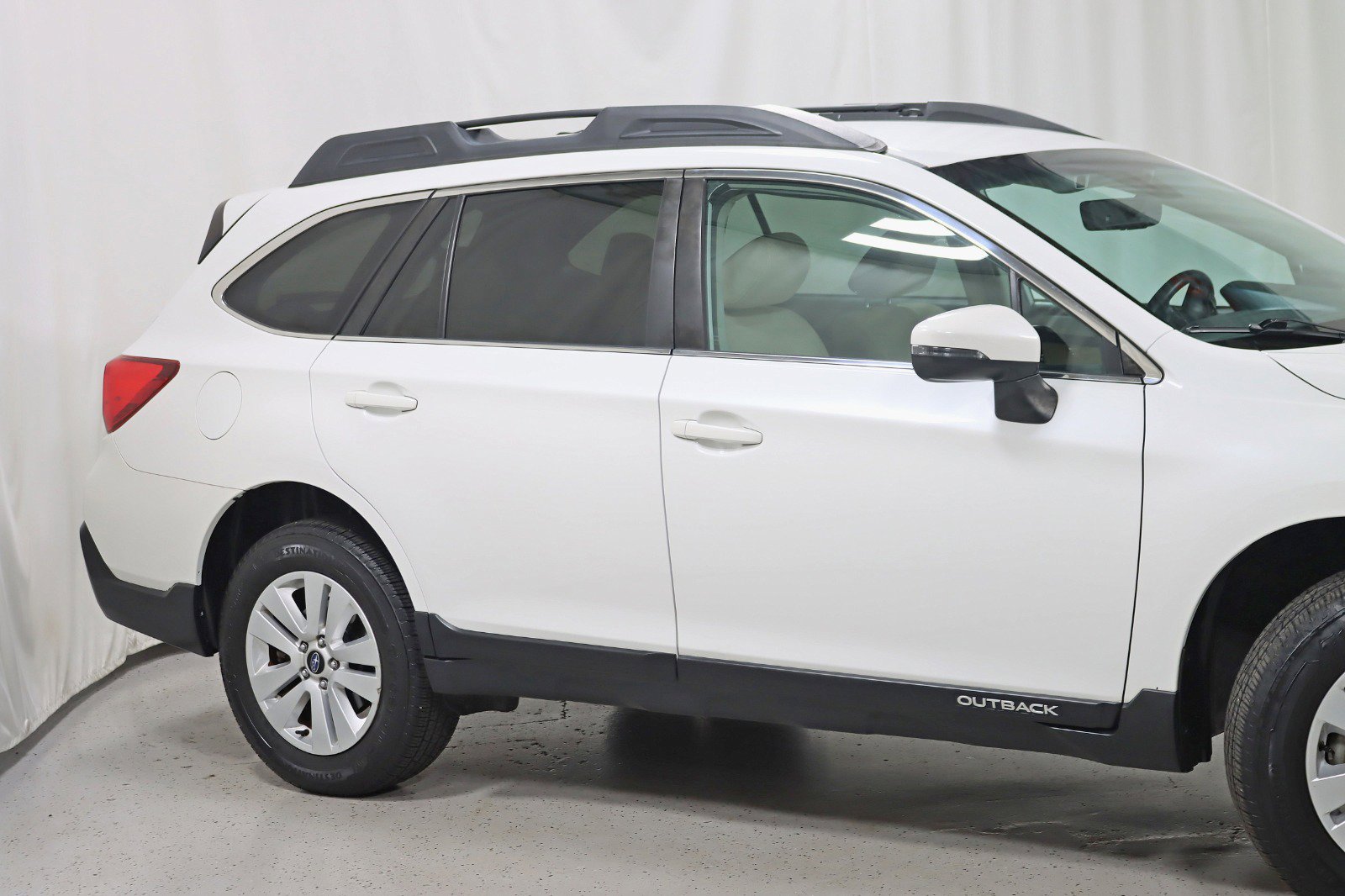 Used 2019 Subaru Outback 2.5i Premium image 3