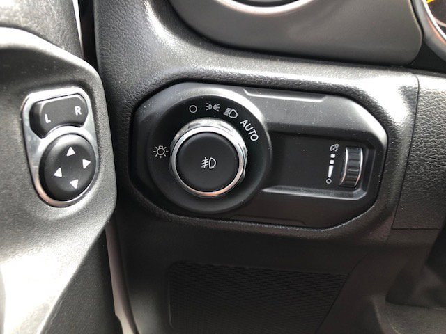 Used 2023 Jeep Wrangler Unlimited Sport AWD/4WD image 18
