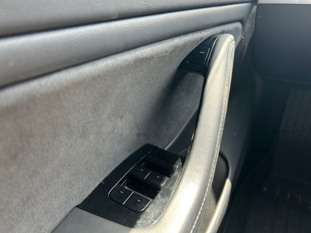 Used 2018 Tesla Model 3 Long Range AWD/4WD image 18