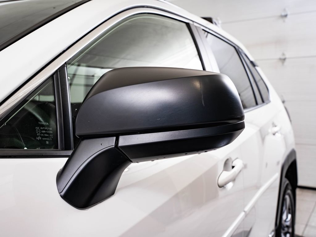 Used 2025 Toyota RAV4 LE AWD/4WD image 16