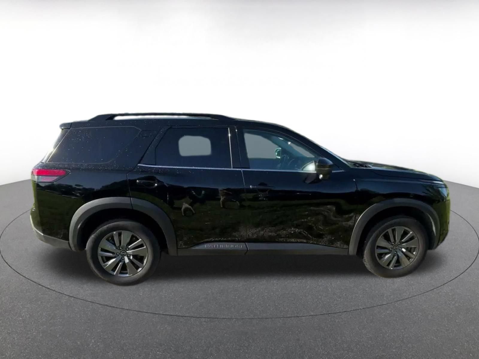 Used 2025 Nissan Pathfinder SV FWD image 15