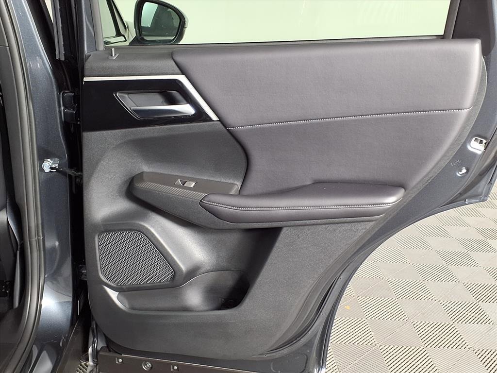 New 2025 Mitsubishi Outlander SE image 10