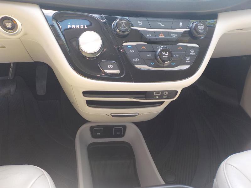 Used 2018 Chrysler Pacifica Touring-L image 14