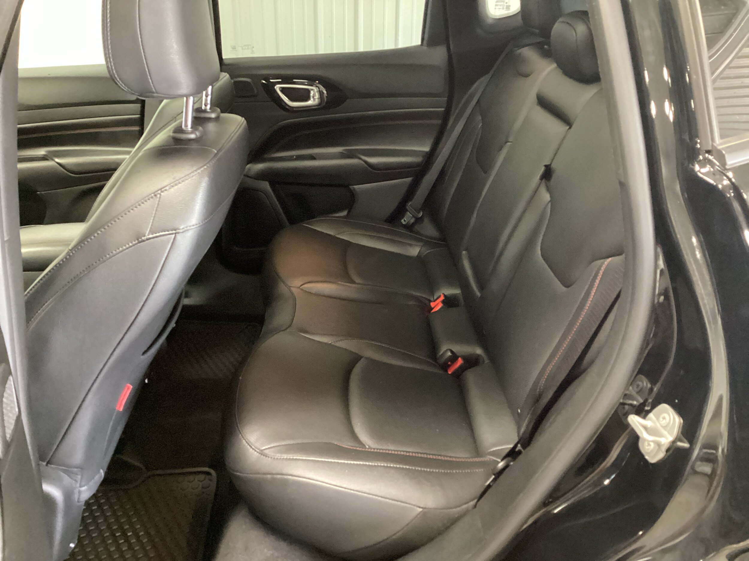 Used 2025 Jeep Compass Trailhawk w/ Trailhawk Elite Group AWD/4WD image 36