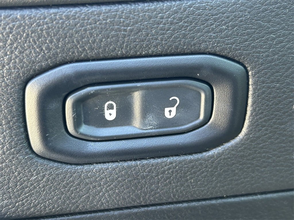 Used 2023 Jeep Wrangler Unlimited Sahara w/ Cold Weather Group image 27