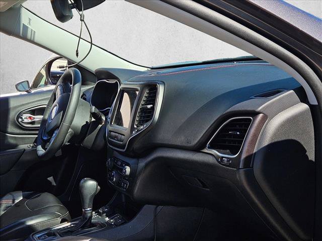 Used 2022 Jeep Cherokee Trailhawk AWD/4WD image 22