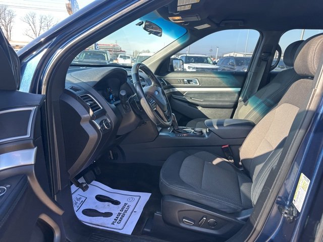 Used 2017 Ford Explorer XLT image 26