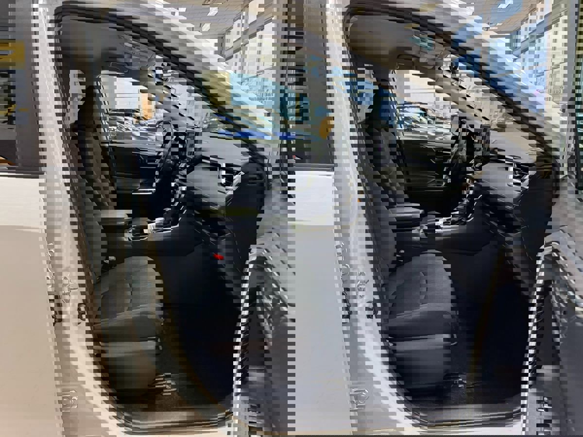 Used 2019 Toyota RAV4 LE w/ All Weather Liner Package AWD/4WD image 16