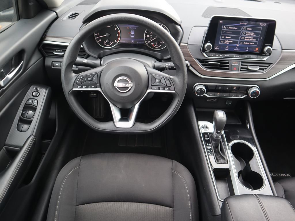 Used 2024 Nissan Altima 2.5 SV image 11