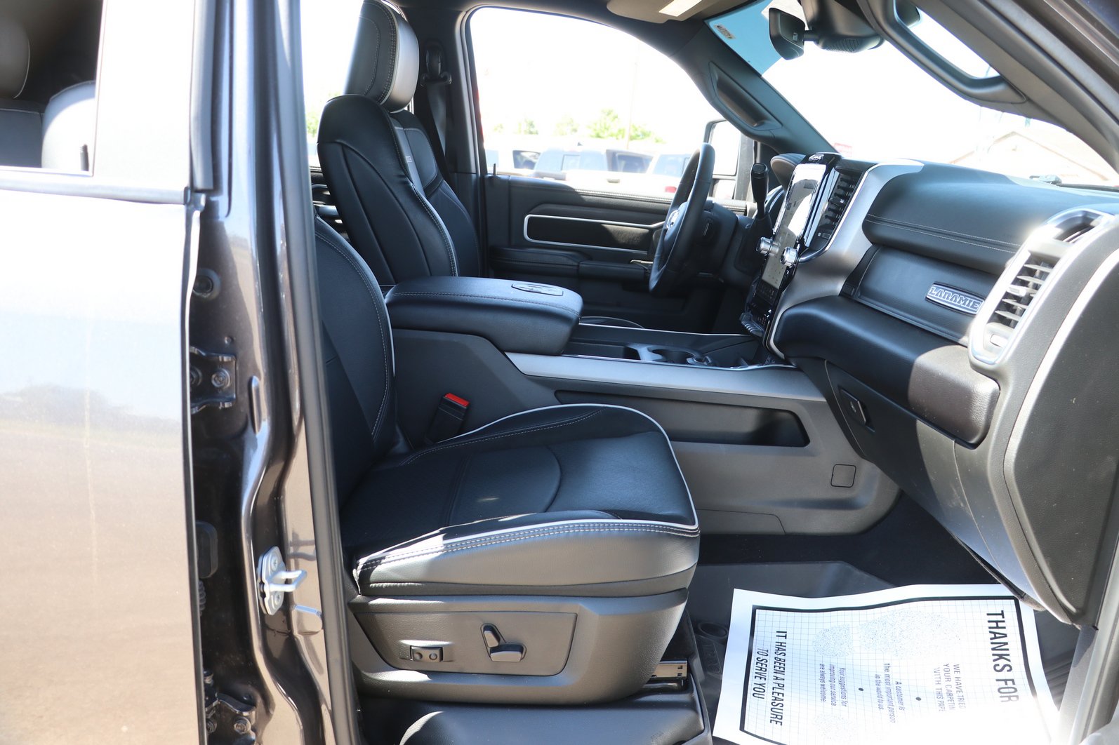 Used 2025 RAM 3500 Laramie AWD/4WD image 33