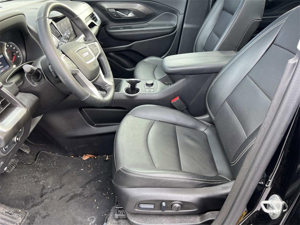 Used 2024 GMC Terrain SLT w/ Elevation Edition image 15