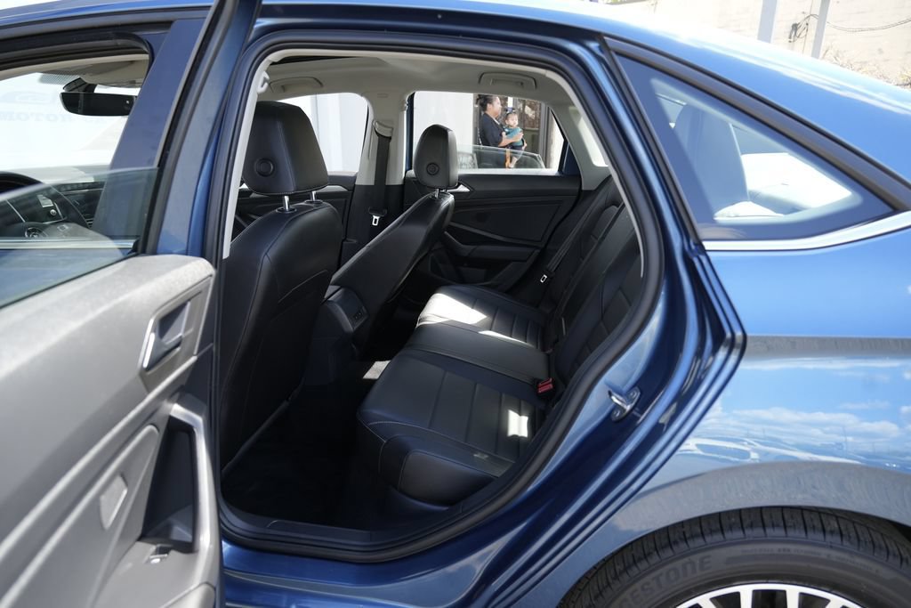 Used 2021 Volkswagen Jetta SE w/ SE Cold Weather Package FWD image 25