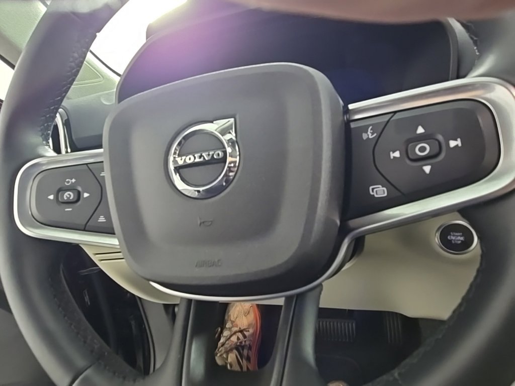 Certified 2025 Volvo XC40 B5 Ultra AWD/4WD image 25
