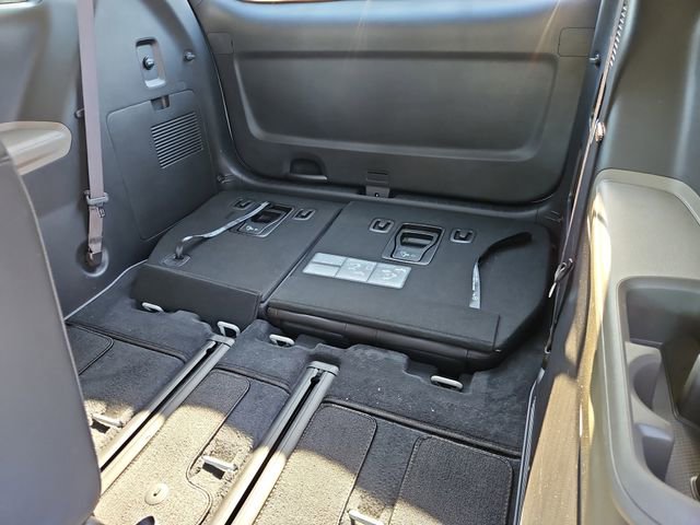 Used 2025 Kia Carnival EX image 11