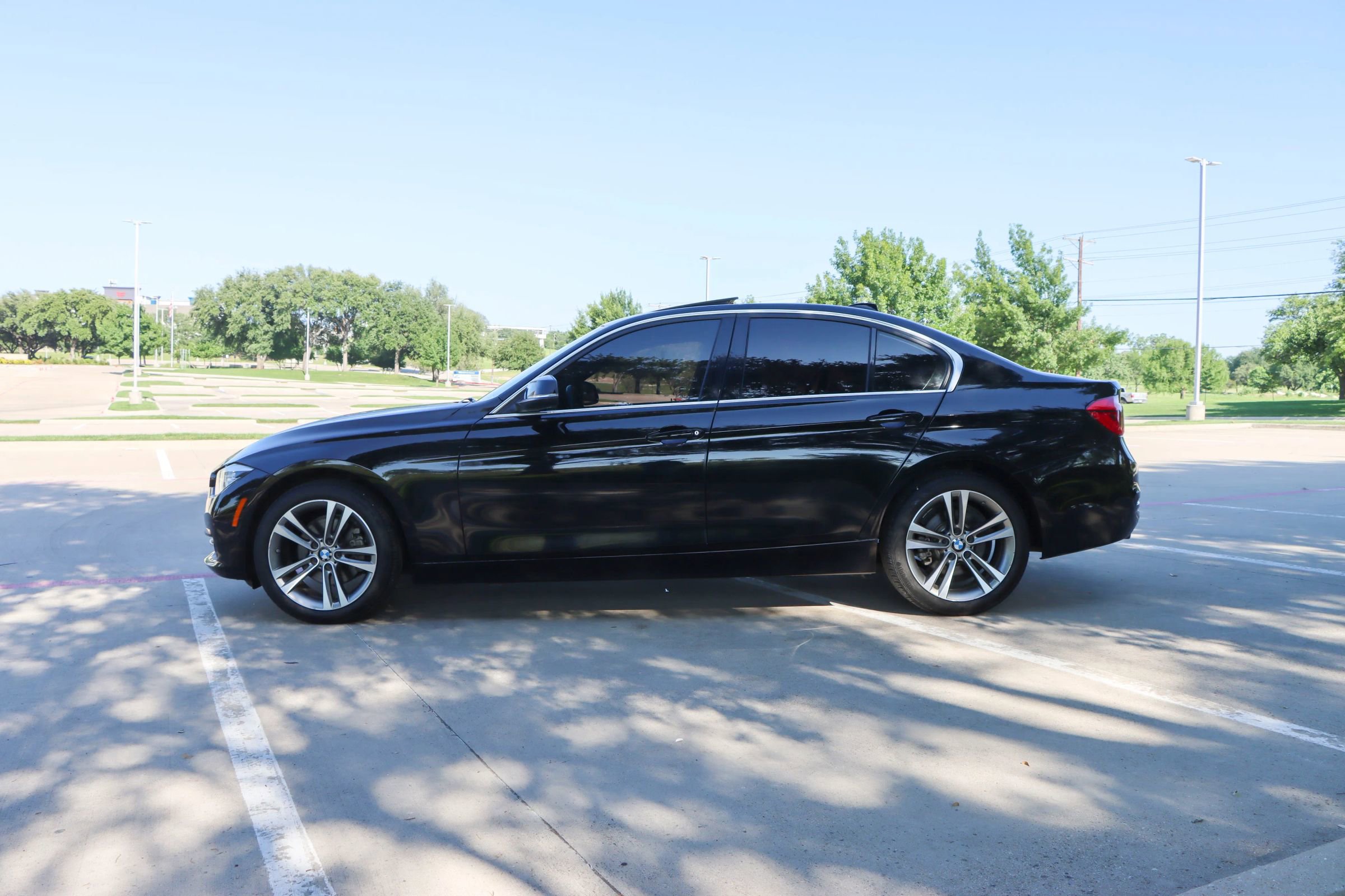 Used 2018 BMW 330i xDrive Sedan AWD/4WD image 4