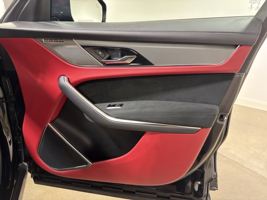 Used 2023 Jaguar F-PACE SVR image 23