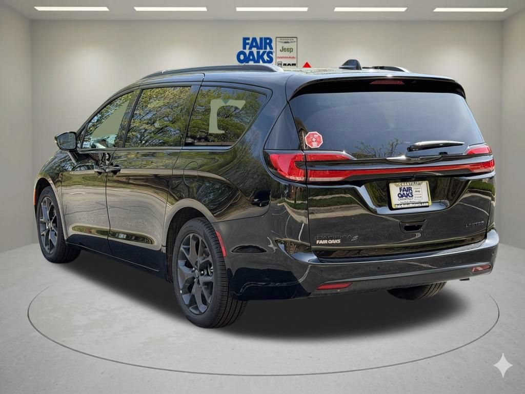 New 2026 Chrysler Pacifica Limited w/ S Appearance Package FWD image 8