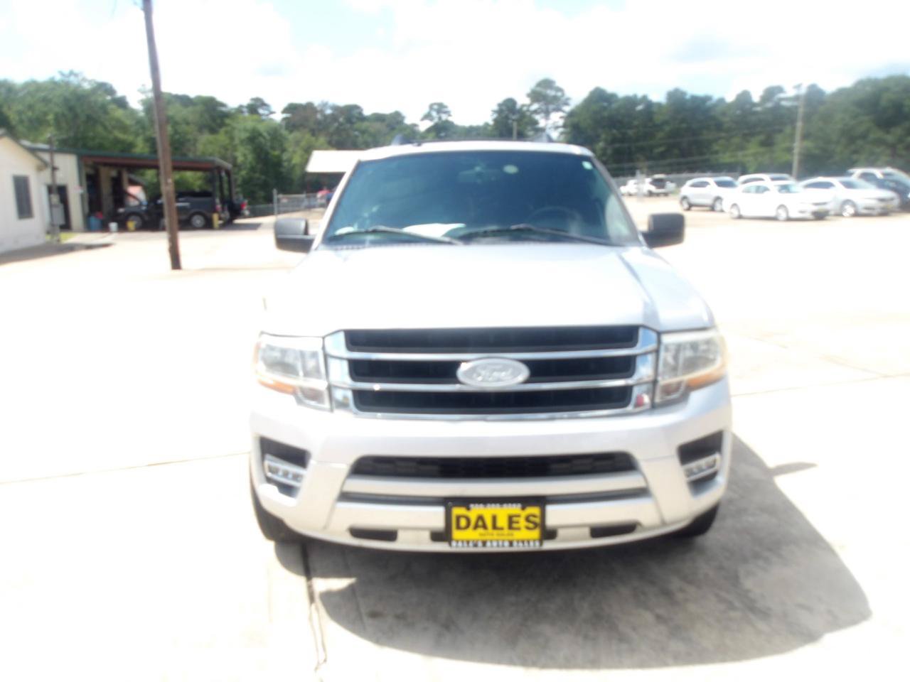 Used 2015 Ford Expedition XLT w/ Equipment Group 201A RWD image 3
