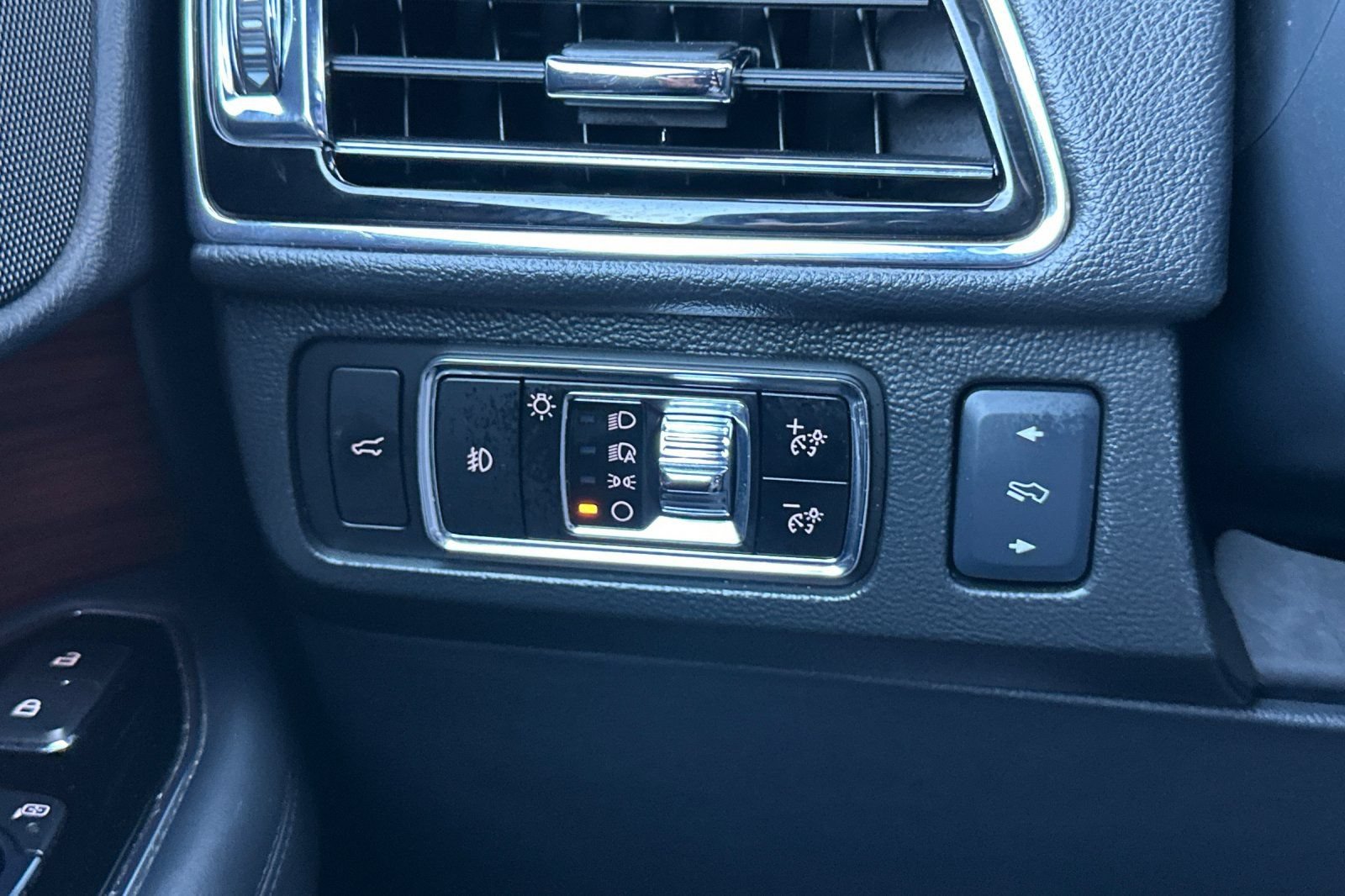 Used 2024 Lincoln Navigator Premiere AWD/4WD image 43