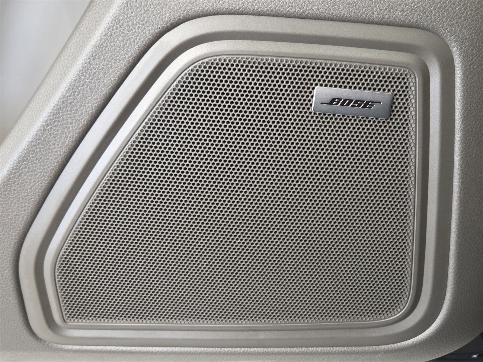 Certified 2025 Porsche Macan image 16