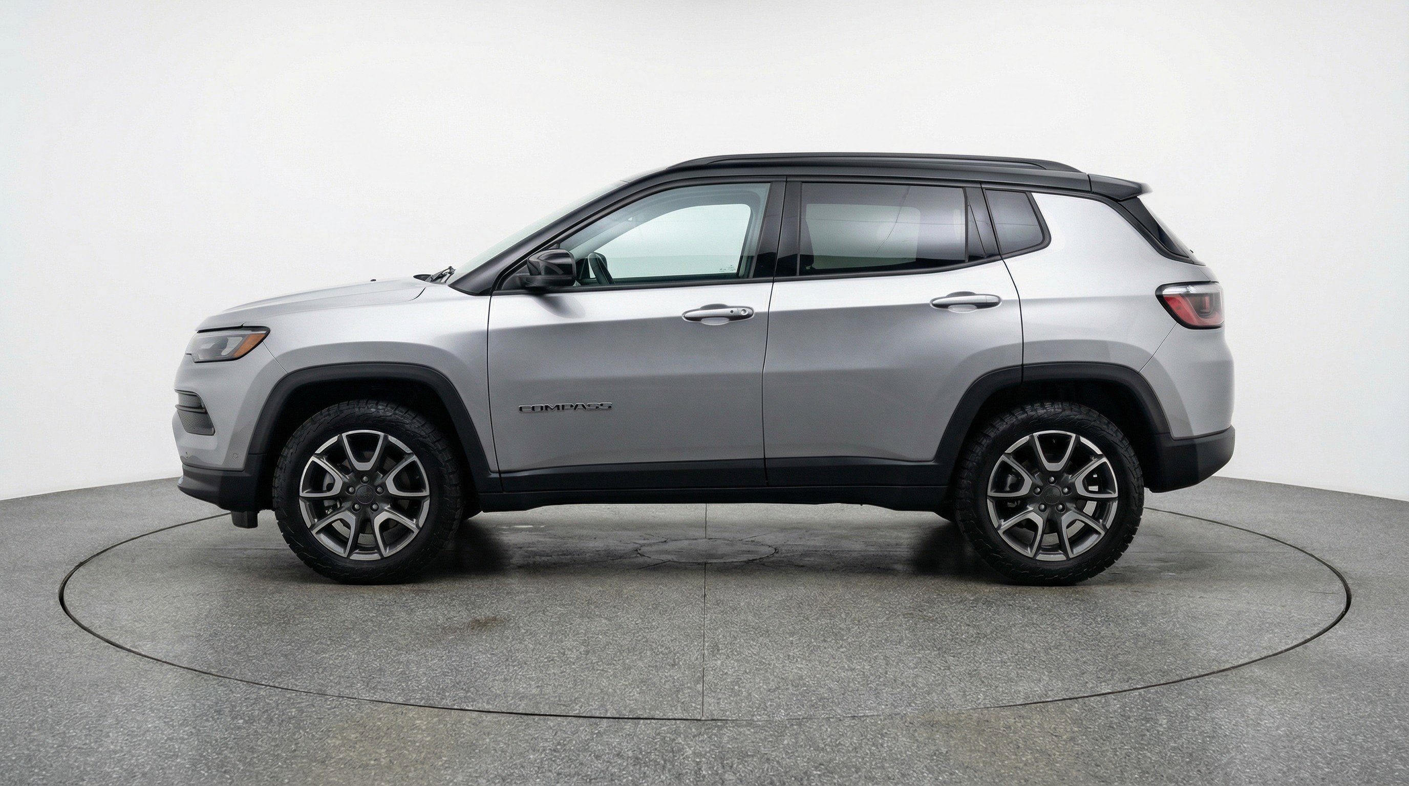 Used 2025 Jeep Compass Trailhawk AWD/4WD image 5
