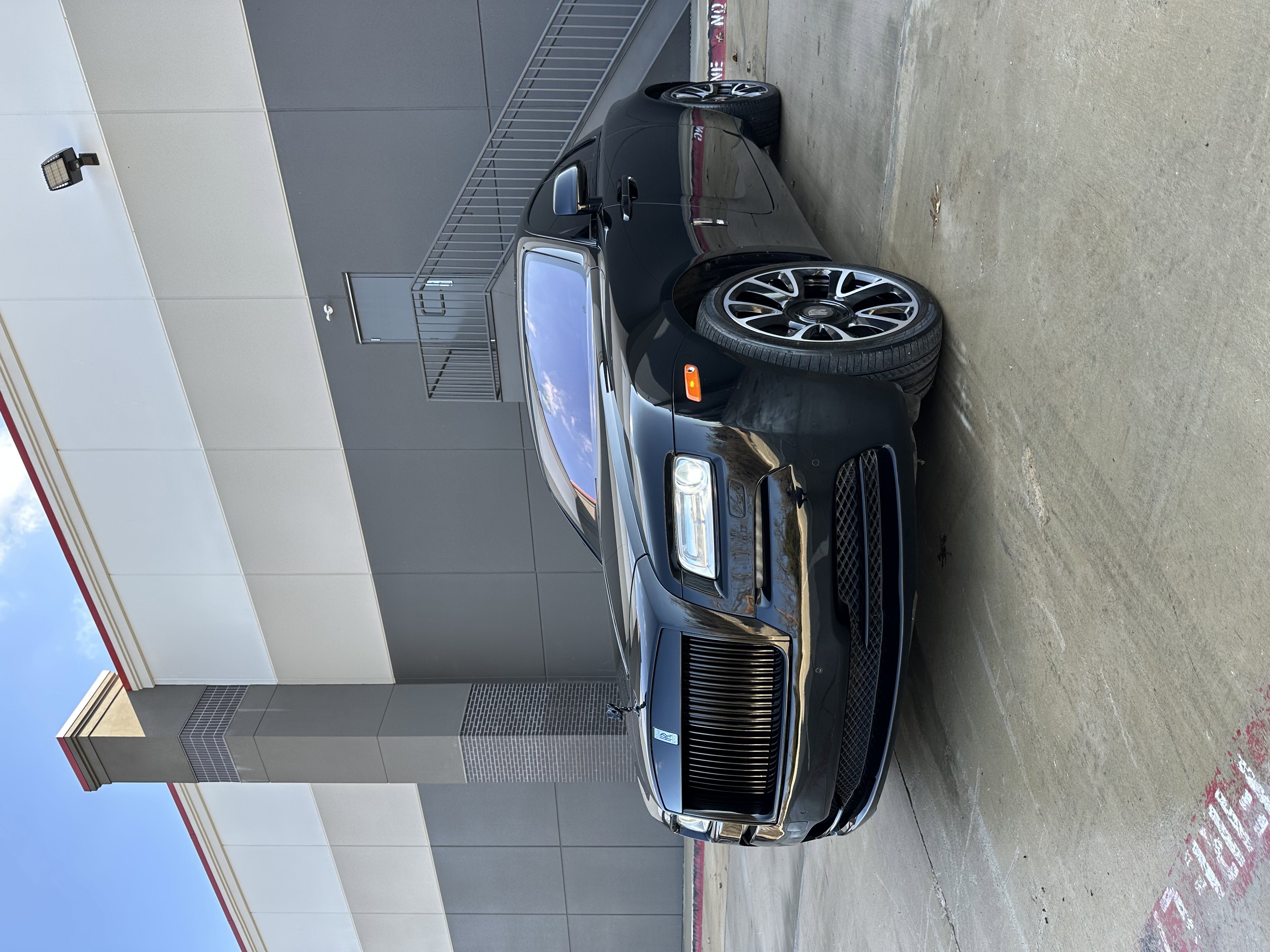 Used 2014 Rolls-Royce Wraith image 2