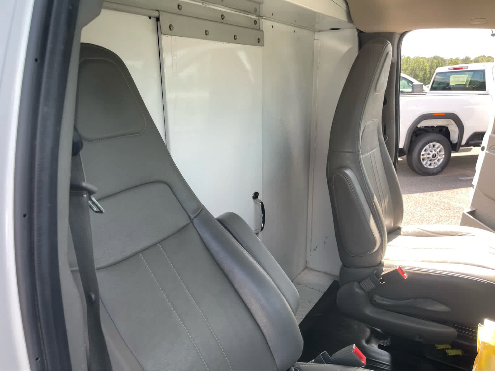 Used 2023 GMC Savana 3500 w/ Power Convenience Package RWD image 18