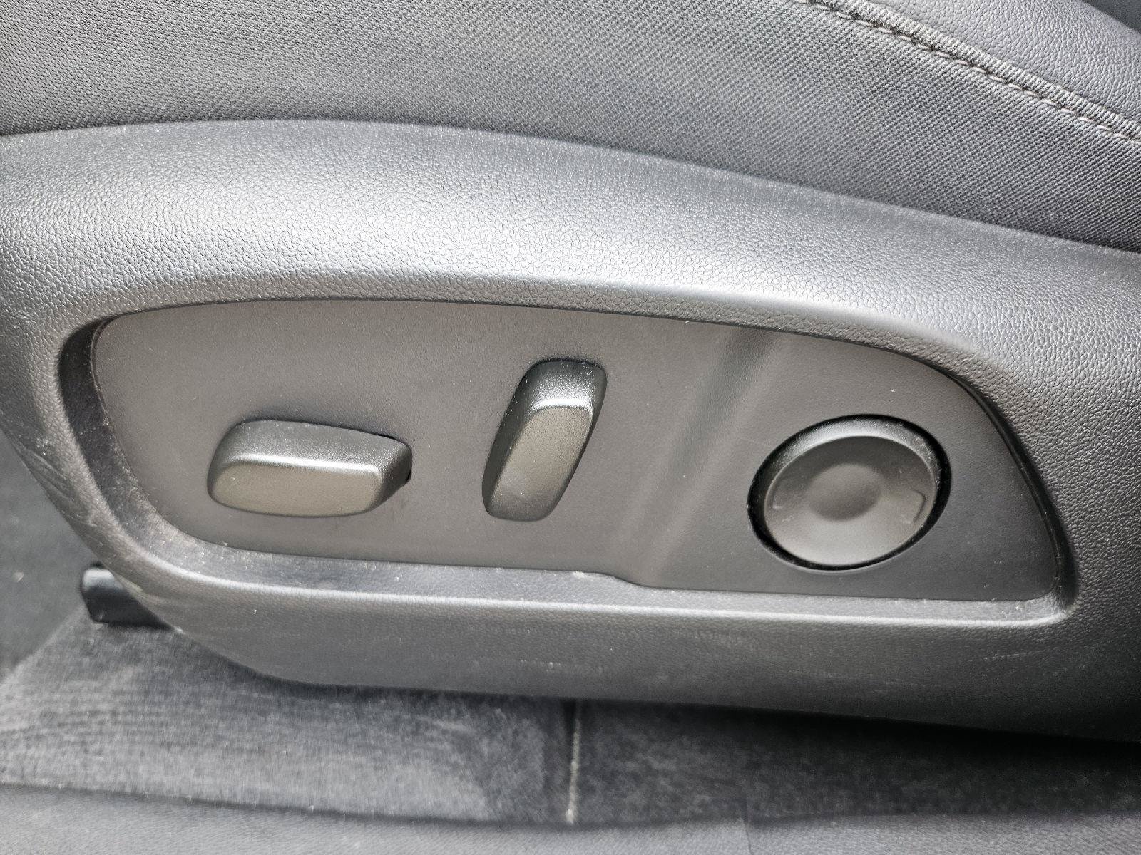 Certified 2025 Chevrolet Equinox LT w/ Convenience Package II FWD image 9