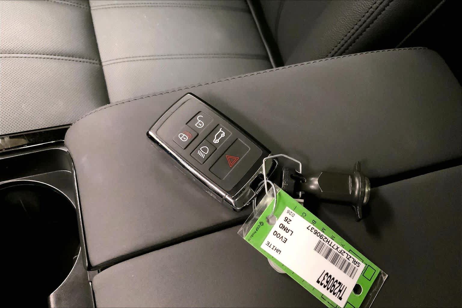 Used 2026 Land Rover Range Rover Evoque Dynamic SE AWD/4WD image 15