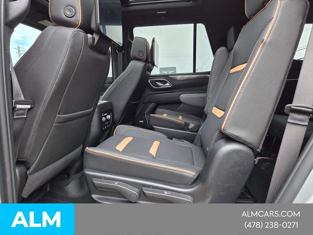 Used 2024 GMC Yukon AT4 w/ Technology Package AWD/4WD image 6