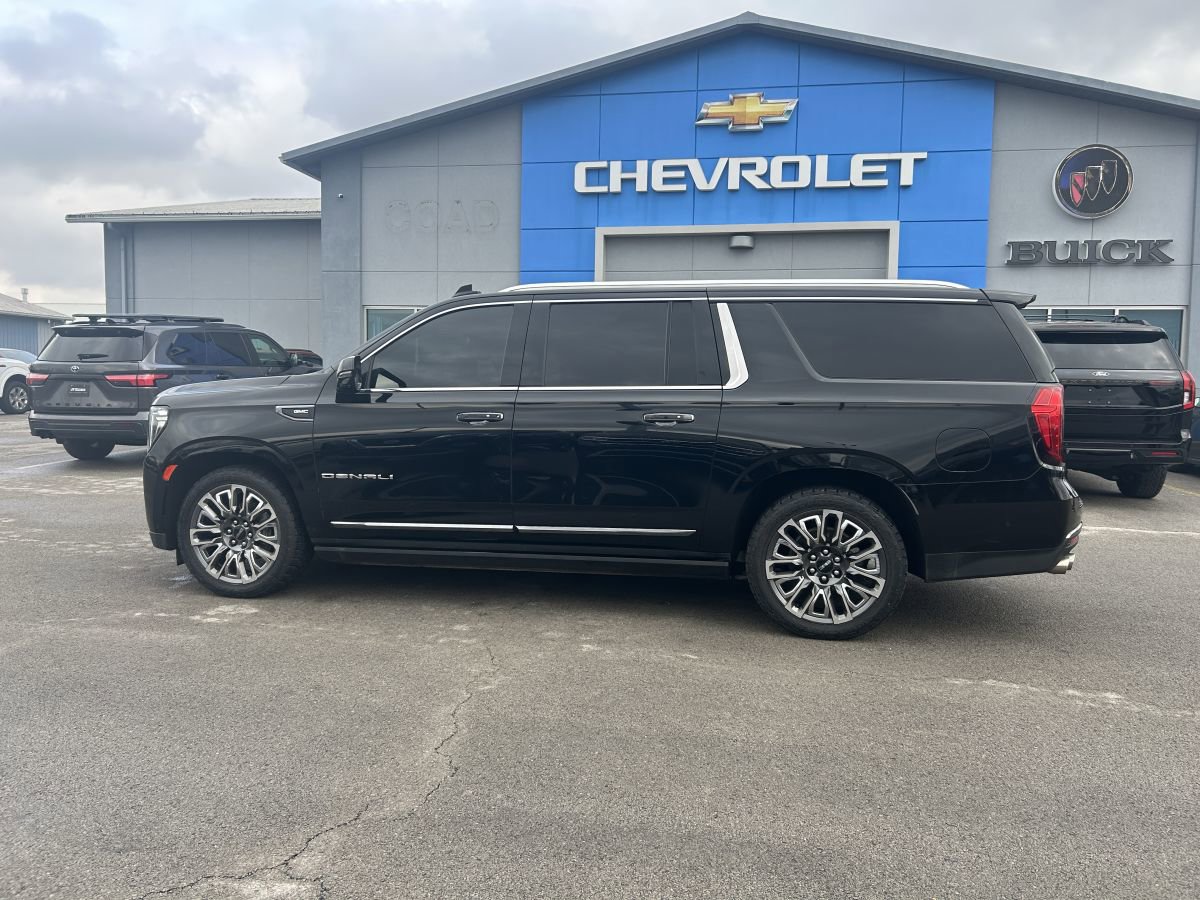 Used 2023 GMC Yukon XL Denali Ultimate w/ LPO, Floor Liner Package image 4