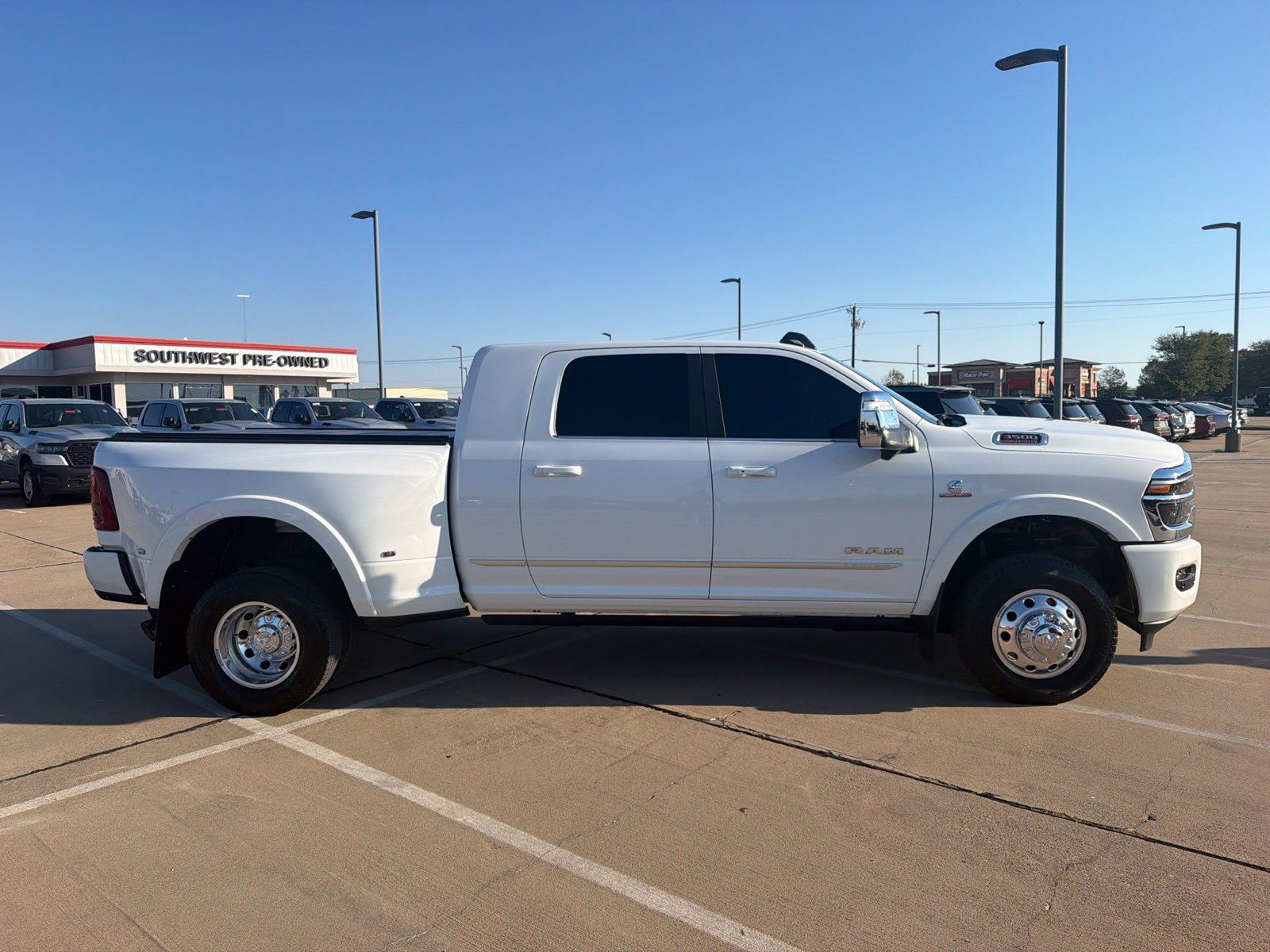 Used 2025 RAM 3500 Limited AWD/4WD image 4