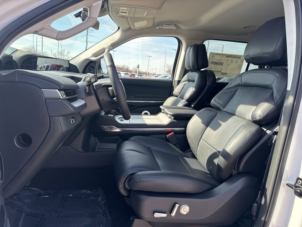 New 2026 Lincoln Navigator L Premier image 4