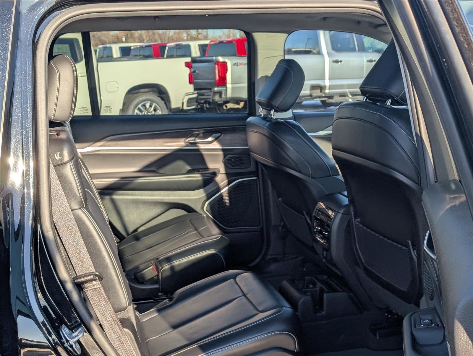 Used 2022 Jeep Grand Cherokee L Limited image 10