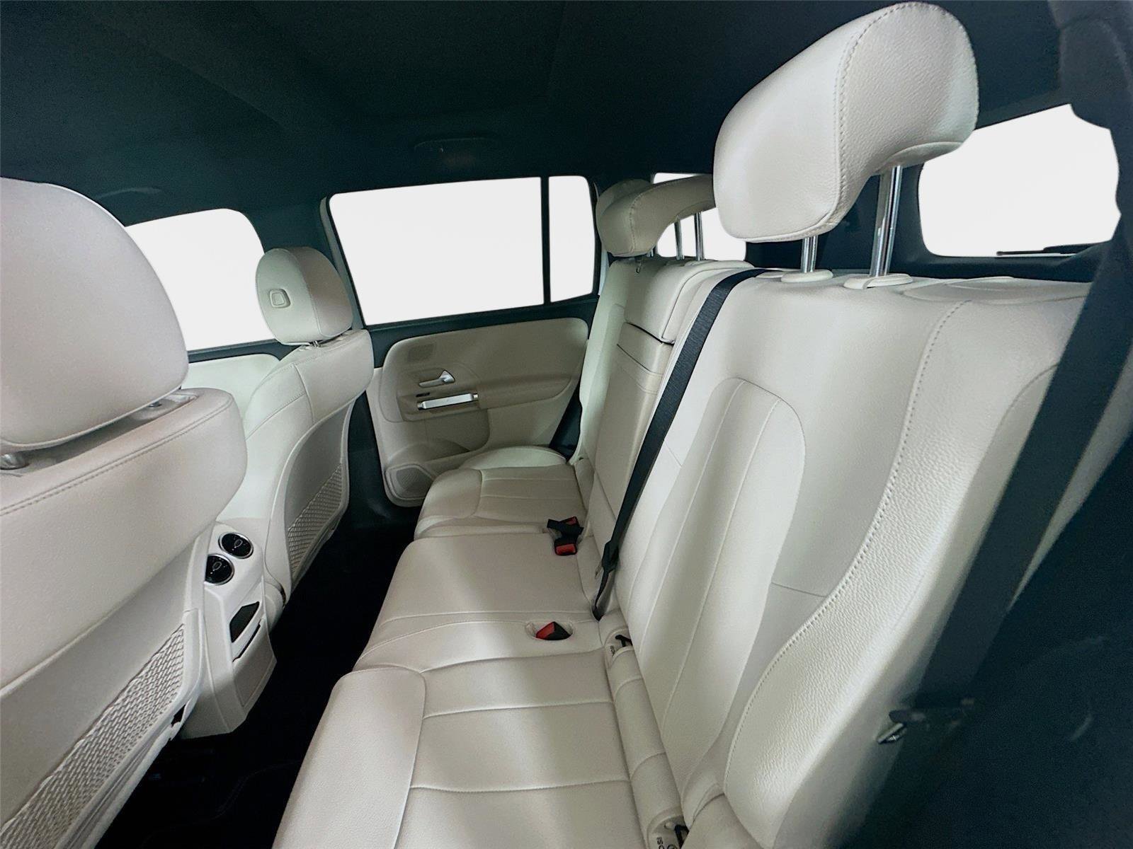 Certified 2025 Mercedes-Benz GLB 250 4MATIC image 31